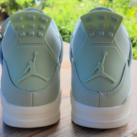 Jordan 4 Seafoam Size 11 Women - Picture 2 of 5